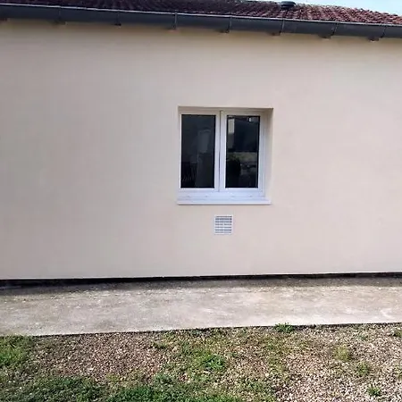 Dépendance En D'hôte Avec Jacuzzi Privatif Dans La V Bed and breakfast
