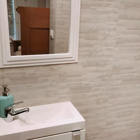 Meublee Independante, Jacuzzi Dans La A 60110 Pres De Paris Bed & Breakfast 3*