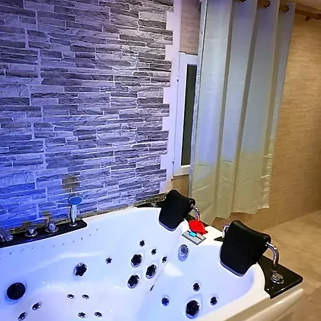 Bed & Breakfast Meublee Independante, Jacuzzi Dans La A 60110 Pres De Paris Amblainville