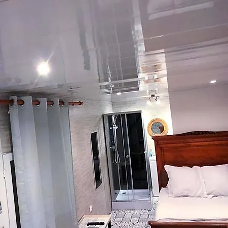 Bed & Breakfast Meublee Independante, Jacuzzi Dans La A 60110 Pres De Paris